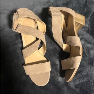 Naturalizer Tan Sandals